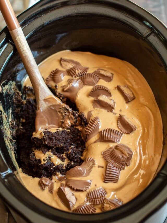 slow cooker with chocolate peanut butter cake.