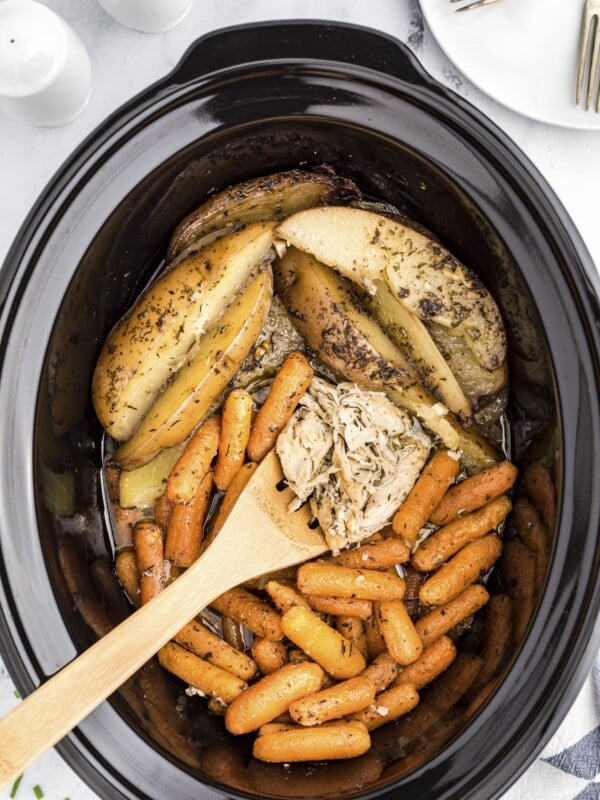chicken with potatoes and carrots in crockpot.